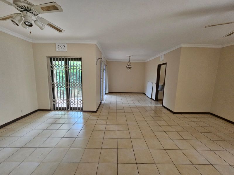DECEASED ESTATE. HUGE DUPLEX FOR SALE - Photo 4