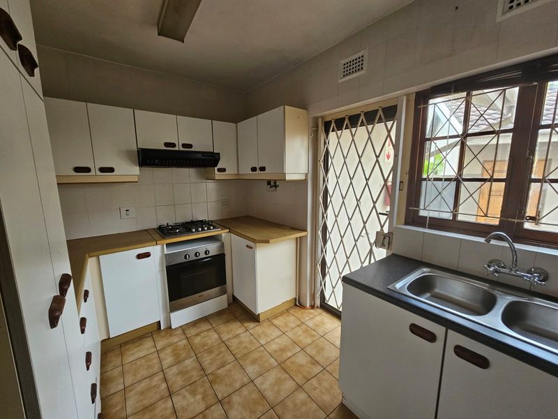 DECEASED ESTATE. HUGE DUPLEX FOR SALE - Photo 3