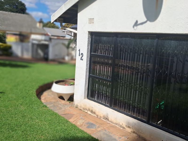Neat Modern spacious 4 bedroom house to rent in Horison View - Photo 8