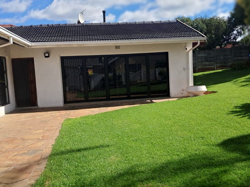 Neat Modern spacious 4 bedroom house to rent in Horison View - Photo 4