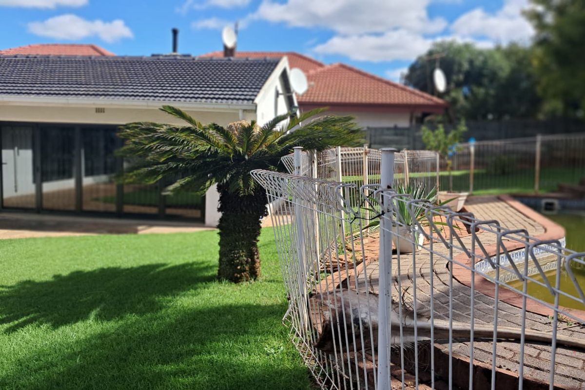 Neat Modern spacious 4 bedroom house to rent in Horison View - Photo 3