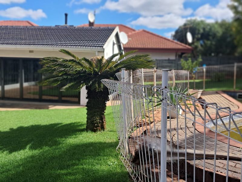 Neat Modern spacious 4 bedroom house to rent in Horison View - Photo 3