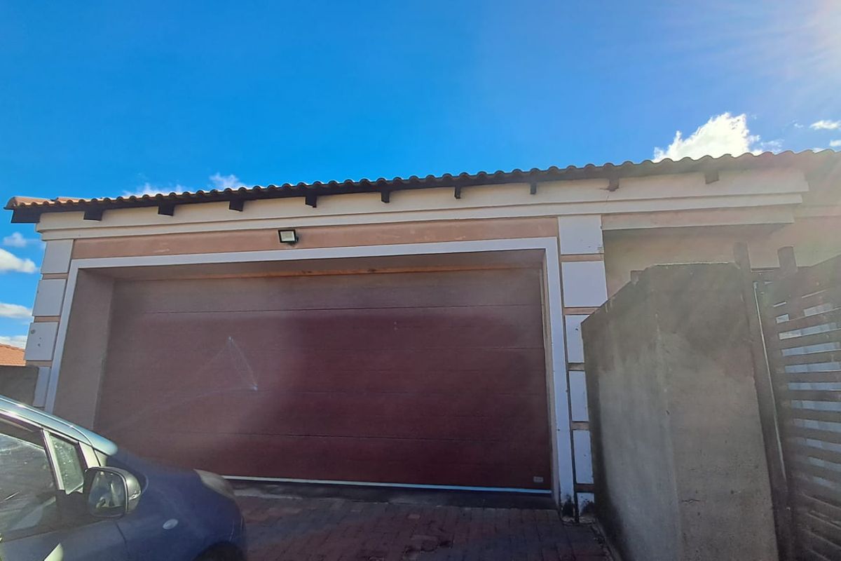 3 Bedroom House To Rent in Heritage Manor Secure Complex - Photo 2
