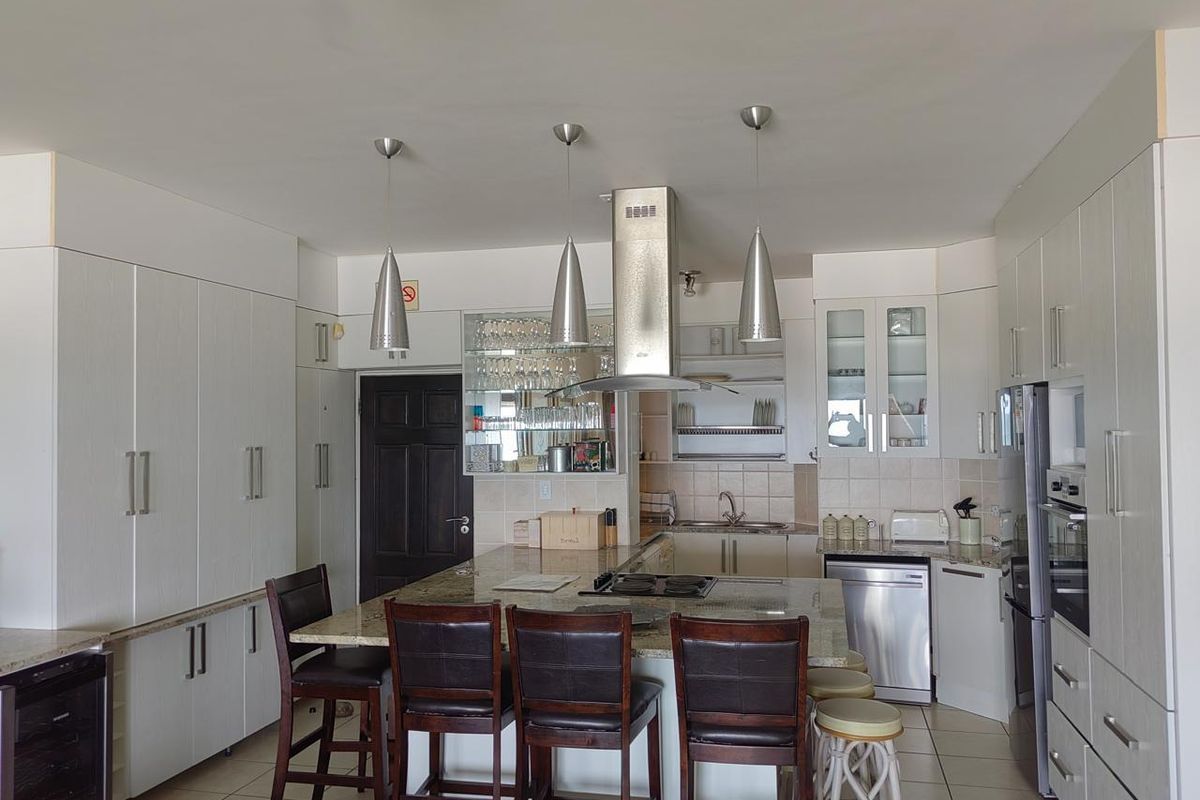 Margate Beachfront high-end holiday investment unit sold furnished - Photo 2