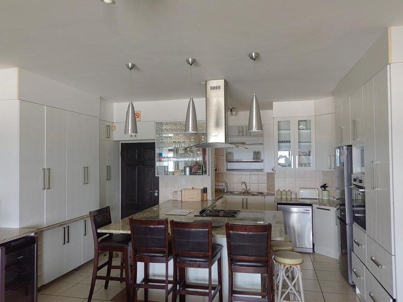 Margate Beachfront high-end holiday investment unit sold furnished - Photo 2