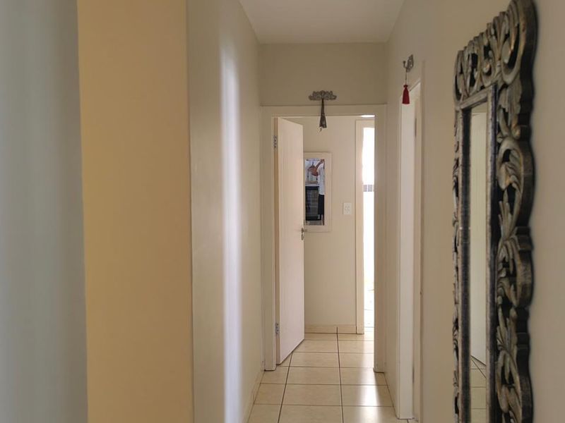 Margate Beachfront high-end holiday investment unit sold furnished - Photo 10
