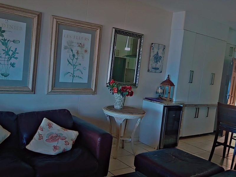 Margate Beachfront high-end holiday investment unit sold furnished - Photo 8