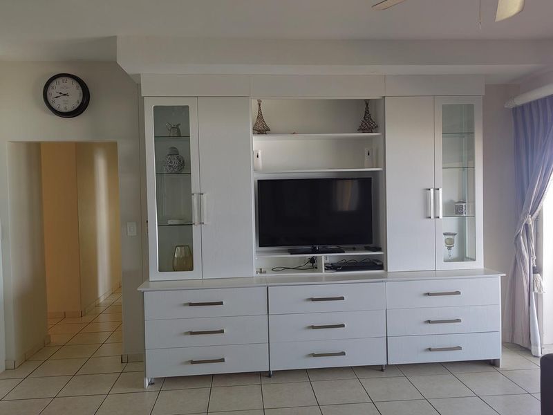 Margate Beachfront high-end holiday investment unit sold furnished - Photo 7