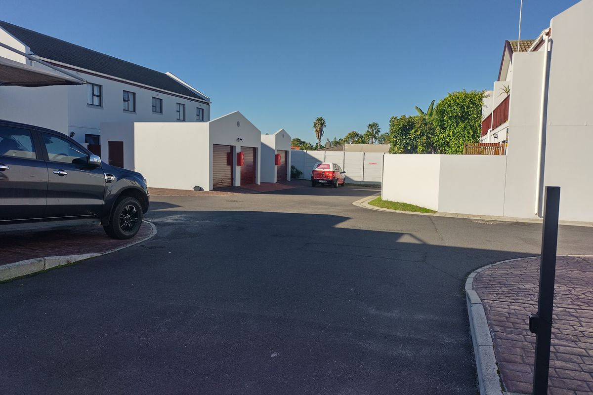 Townhouse For Sale In Blouberg - Photo 5
