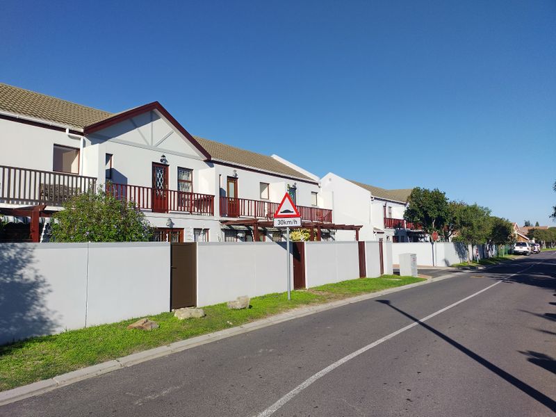 Townhouse For Sale In Blouberg - Photo 7