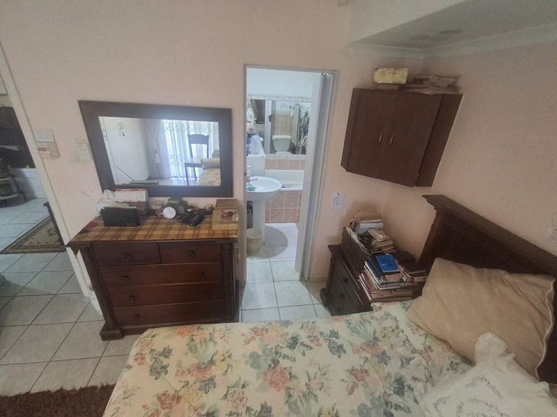 Beautiful 2 BedroomTownhoue - Photo 7