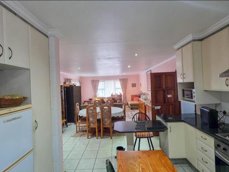 Beautiful 2 BedroomTownhoue - Photo 6