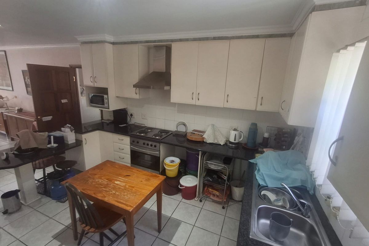 Beautiful 2 BedroomTownhoue - Photo 3