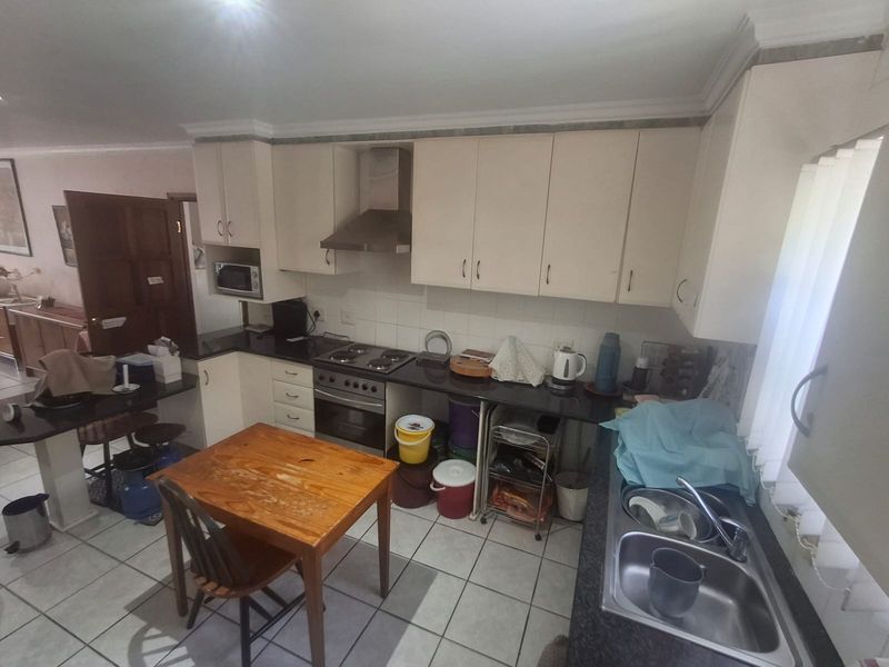 Beautiful 2 BedroomTownhoue - Photo 3
