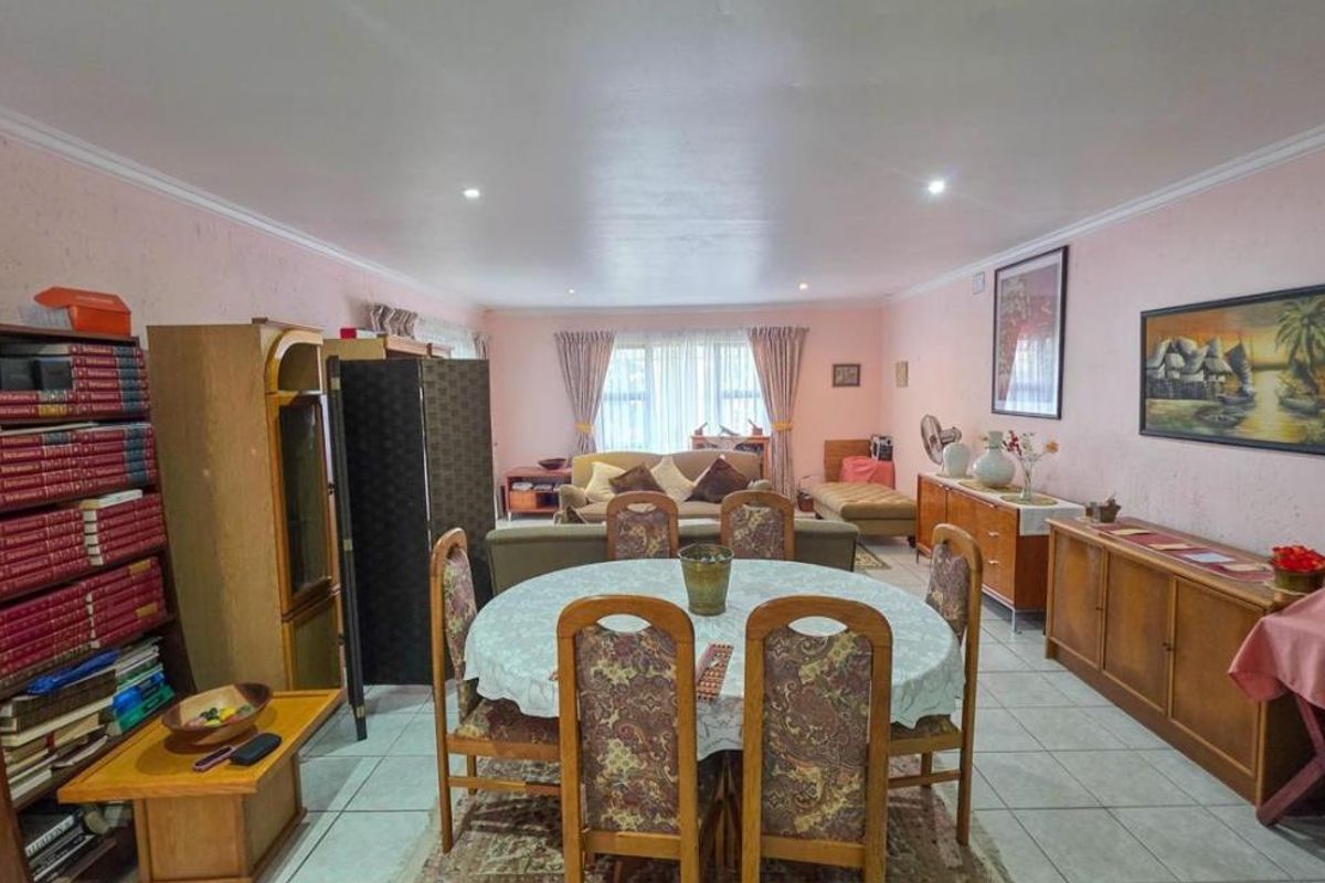 Beautiful 2 BedroomTownhoue - Photo 5