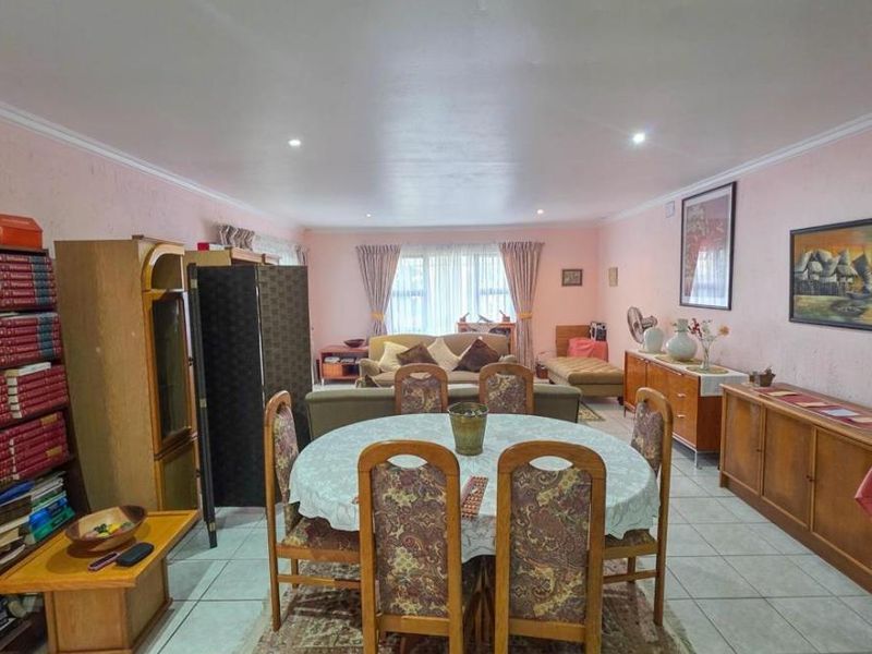 Beautiful 2 BedroomTownhoue - Photo 5
