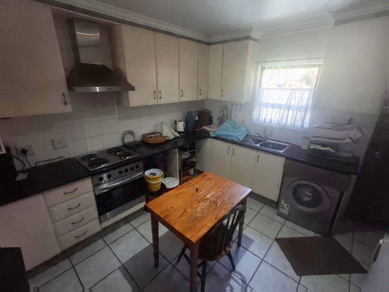 Beautiful 2 BedroomTownhoue - Photo 2