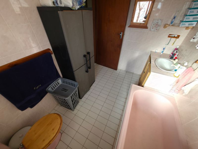 ATHLONE PARK FAMILY HOME - Photo 9