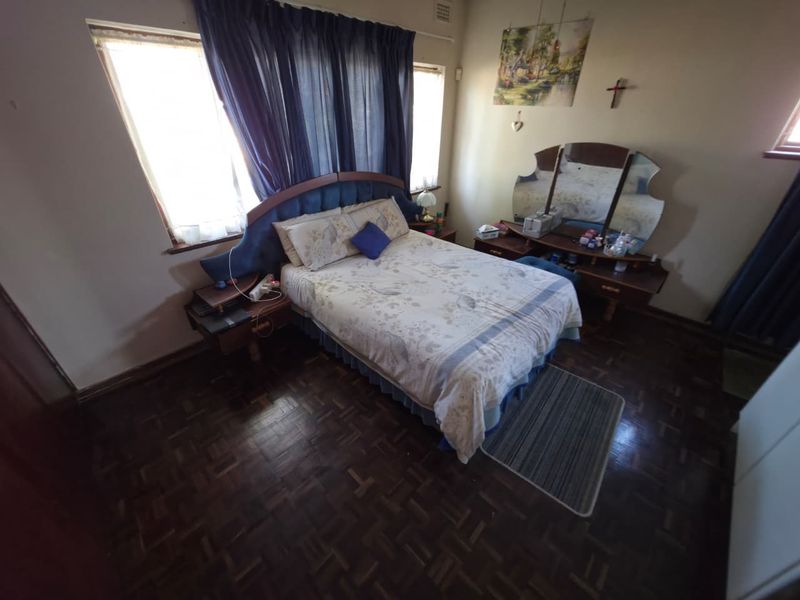 ATHLONE PARK FAMILY HOME - Photo 6