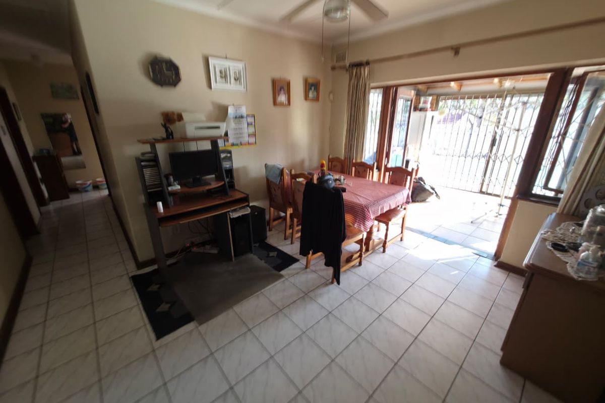 ATHLONE PARK FAMILY HOME - Photo 5