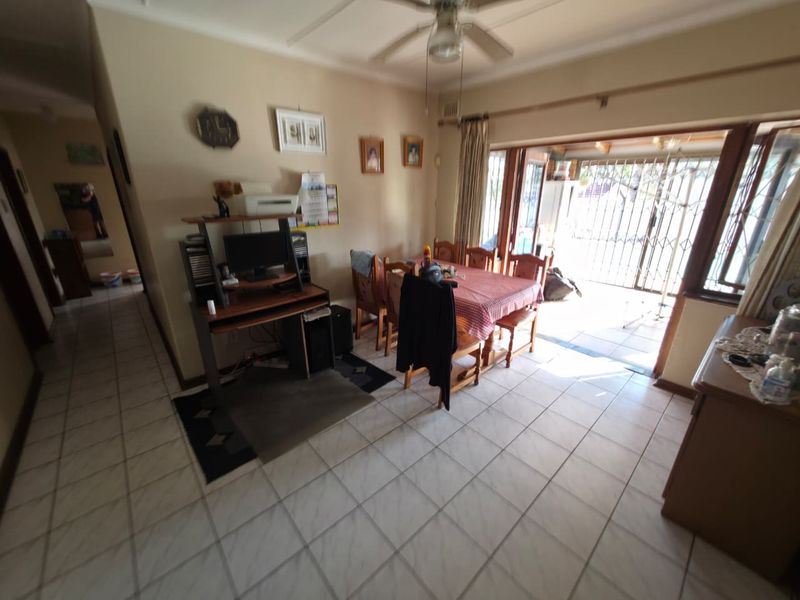 ATHLONE PARK FAMILY HOME - Photo 5
