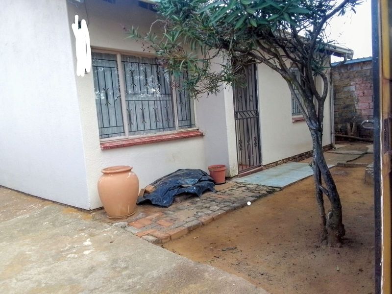 Charming 2-Bedroom Home with Spacious Yard ! - Photo 1