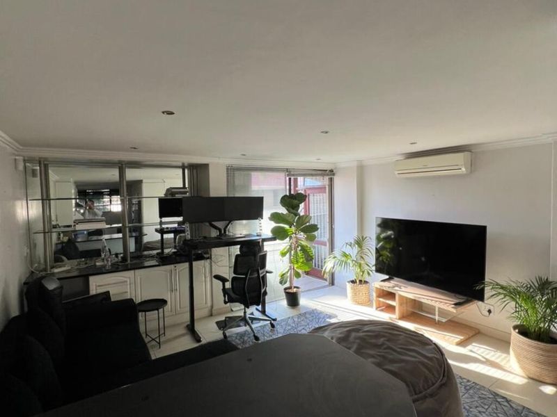 Two Bedroom Flat - Photo 3