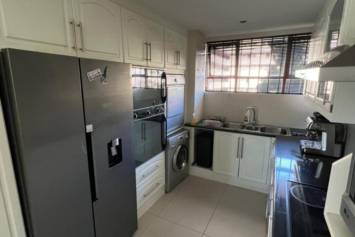 Two Bedroom Flat - Photo 4