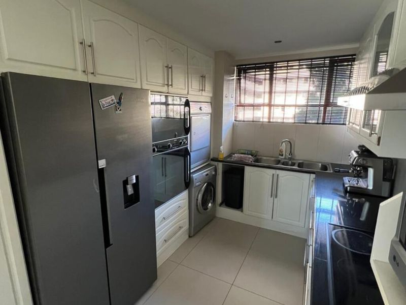 Two Bedroom Flat - Photo 4