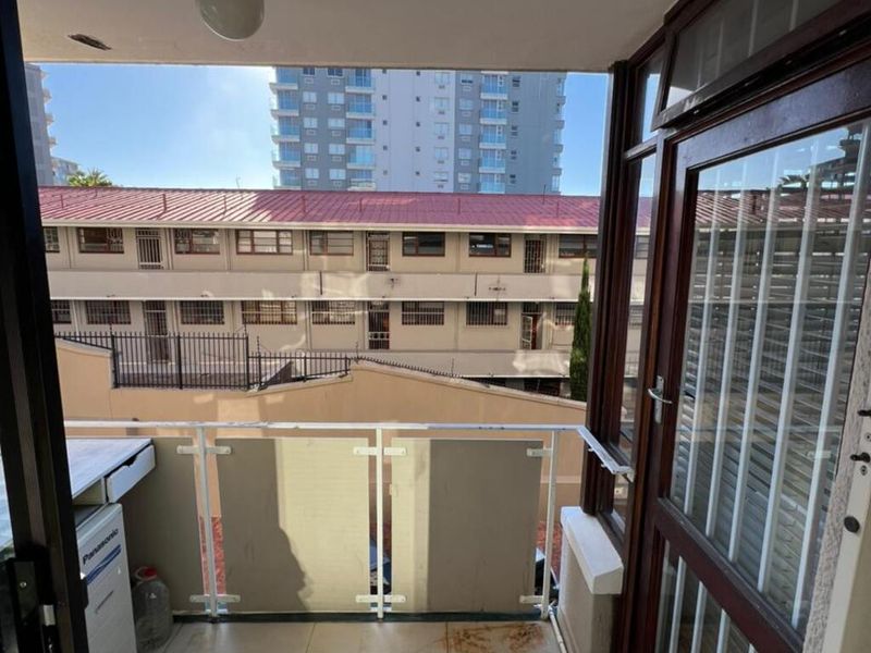 Two Bedroom Flat - Photo 10