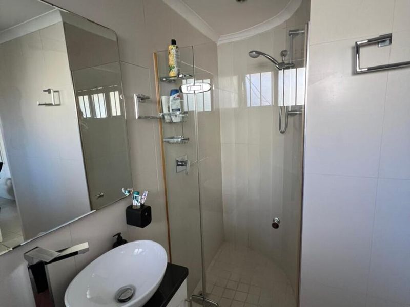 Two Bedroom Flat - Photo 9