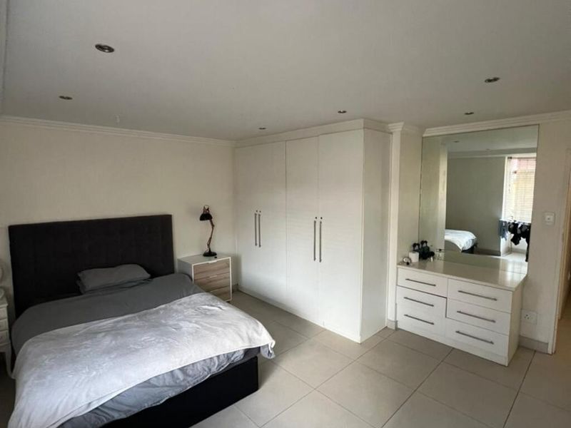 Two Bedroom Flat - Photo 6