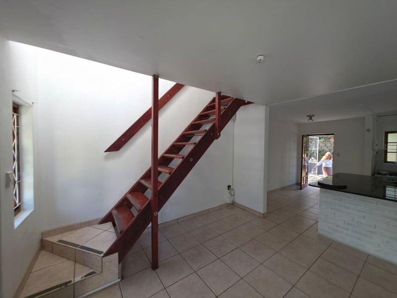 CHARMING AND STYLISH TOWNHOUSE - Photo 10