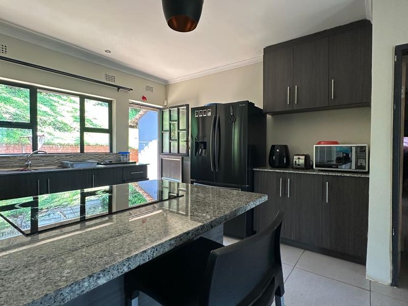 MODERN AND STYLISH - Photo 9