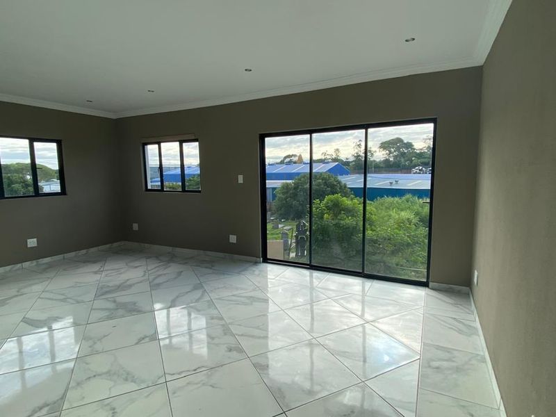 Renovated, neat and spacious 1-bedroom flat to let in Phoenix - Photo 4