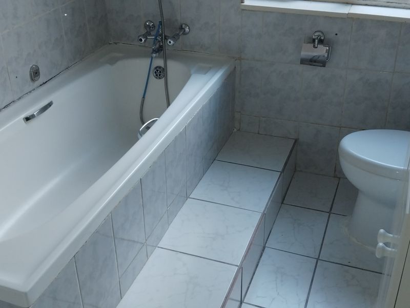 SIX BEDROOM DELIGHT HOME FOR SALE IN LEWISHAM. - Photo 9