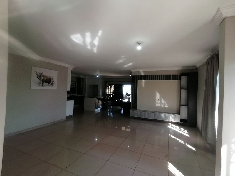 modern living - room to grow - Photo 4