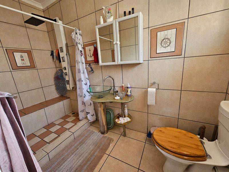 RARE FACEBRICK DOUBLE-STOREY INCOME GENERATOR IN AMANZIMTOTI - Photo 8