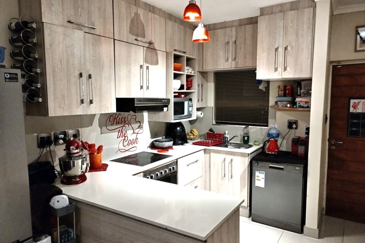 Close to the Beach Apartment in a Secure Complex in Winkelspruit - Photo 3