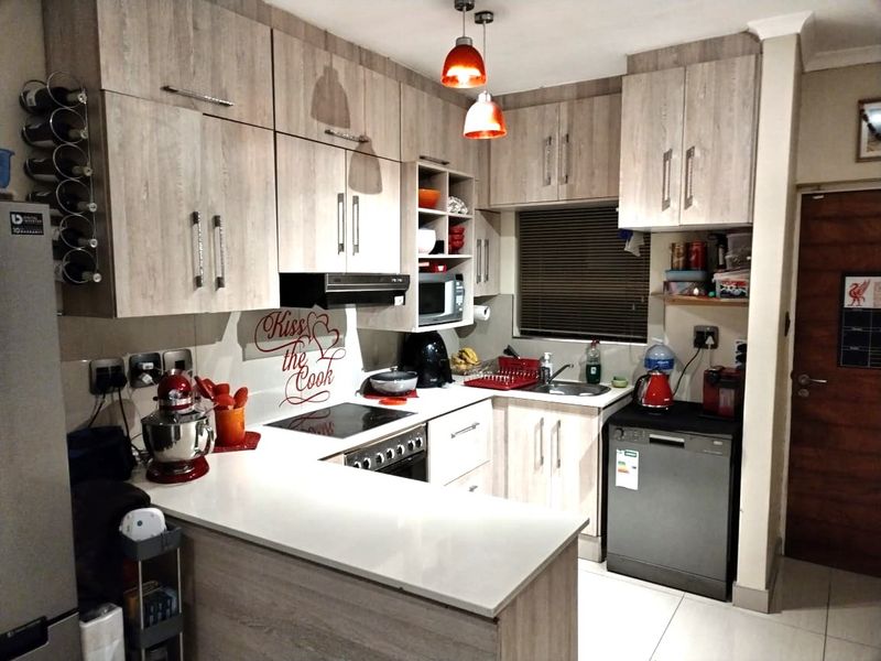 Close to the Beach Apartment in a Secure Complex in Winkelspruit - Photo 3