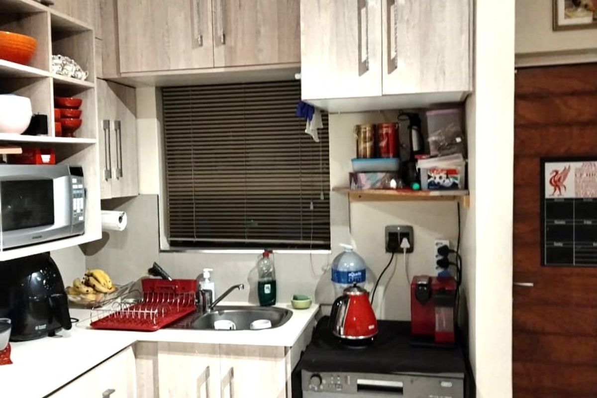 Close to the Beach Apartment in a Secure Complex in Winkelspruit - Photo 2