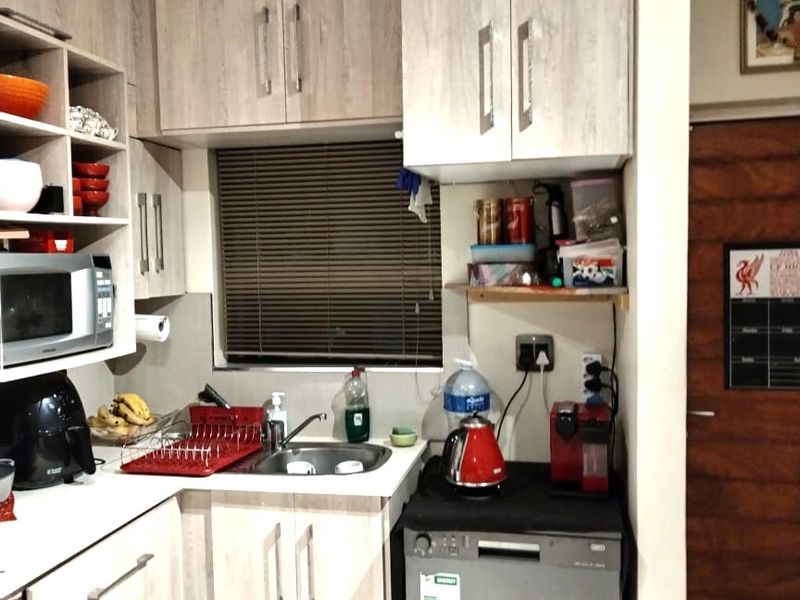 Close to the Beach Apartment in a Secure Complex in Winkelspruit - Photo 2