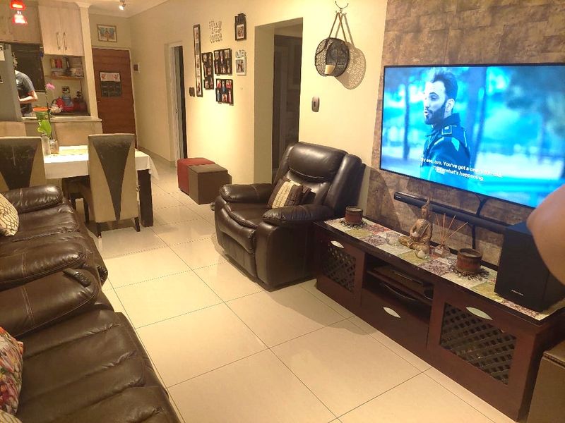 Close to the Beach Apartment in a Secure Complex in Winkelspruit - Photo 5