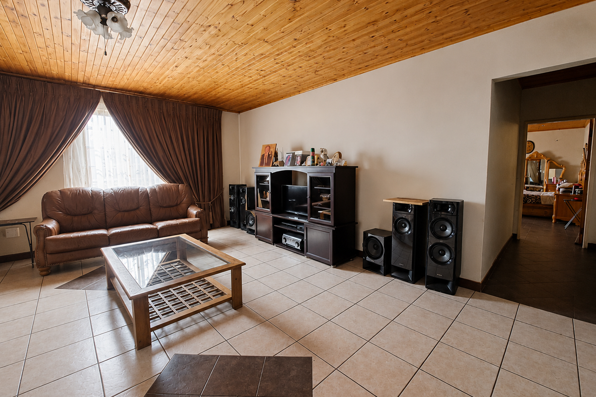 3 Houses, 9 Bedrooms, One Property! - Photo 5