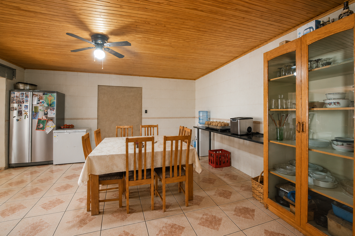 3 Houses, 9 Bedrooms, One Property! - Photo 4
