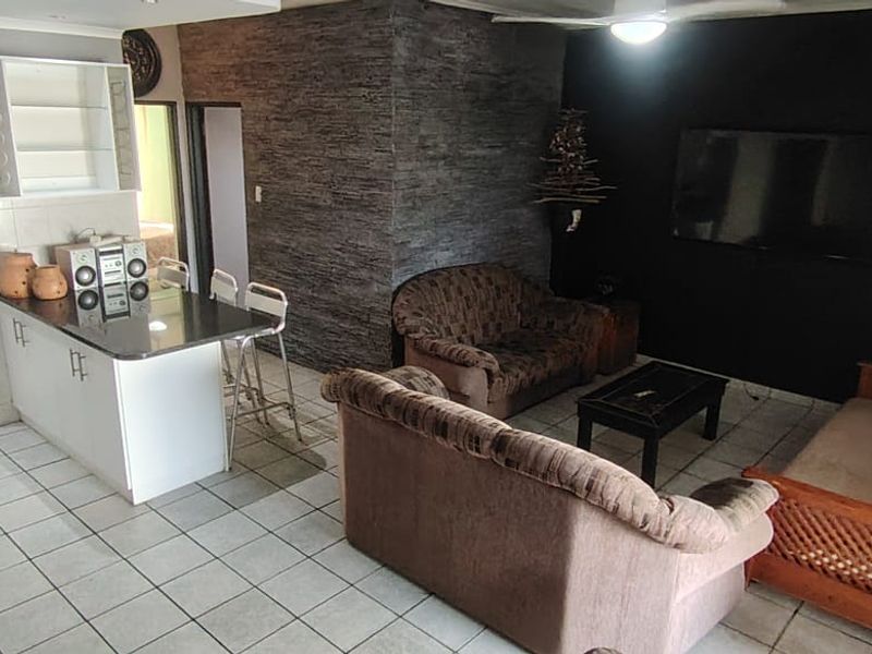Fully Furnished Coastal Apartment with Stunning Sea Views for sale just 50 Metres from the Beach! - Photo 4