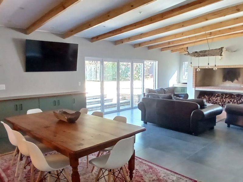Luxury Family Home with Distinguished Cigar & Whiskey Lounge | Noordheuwel - Photo 7
