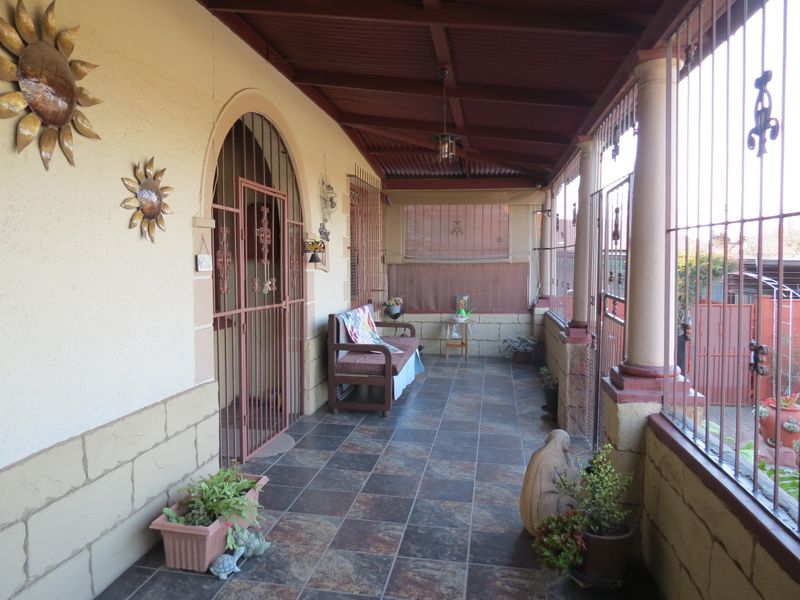 Charming 3-Bedroom Family Home with Flatlet, Pool & Excellent Security - Photo 8