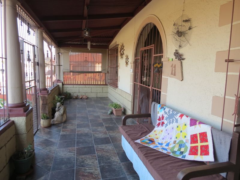 Charming 3-Bedroom Family Home with Flatlet, Pool & Excellent Security - Photo 7