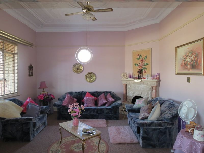 Charming 3-Bedroom Family Home with Flatlet, Pool & Excellent Security - Photo 9